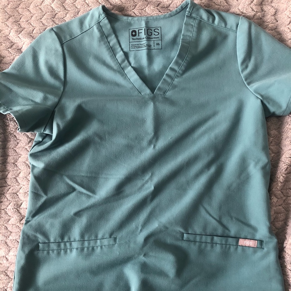Figs Scrub Top